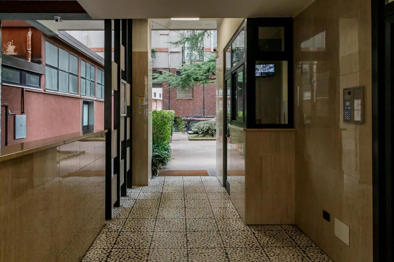 New Apartment Close To Metro Station - City Center Milano Italia